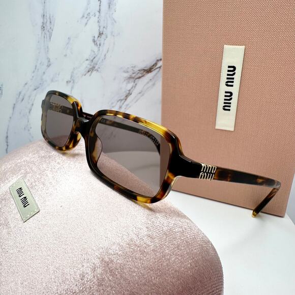 New MIU MIU Sunglasses Brown Square Tortoise Rectangular Gold Logo Authentic - Picture 16 of 16